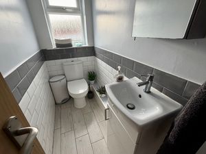 Separate W/C- click for photo gallery